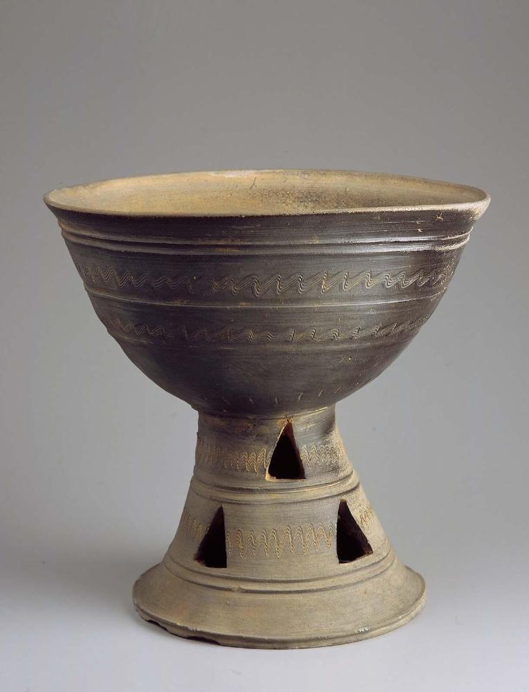 Pedestal bowl