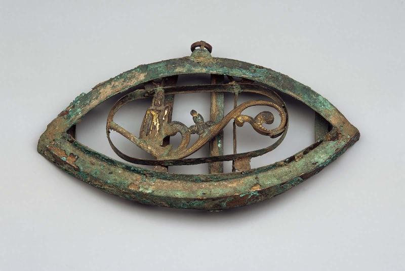 Hanging banner ornament