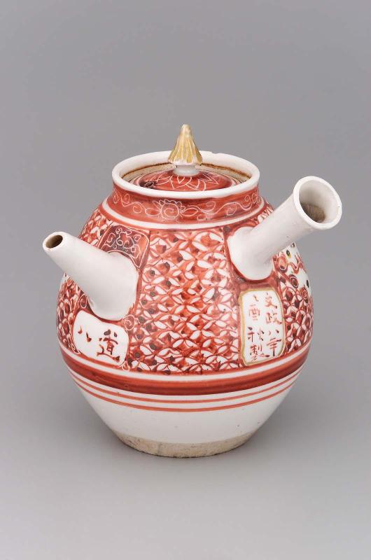 Teapot with a dragon design