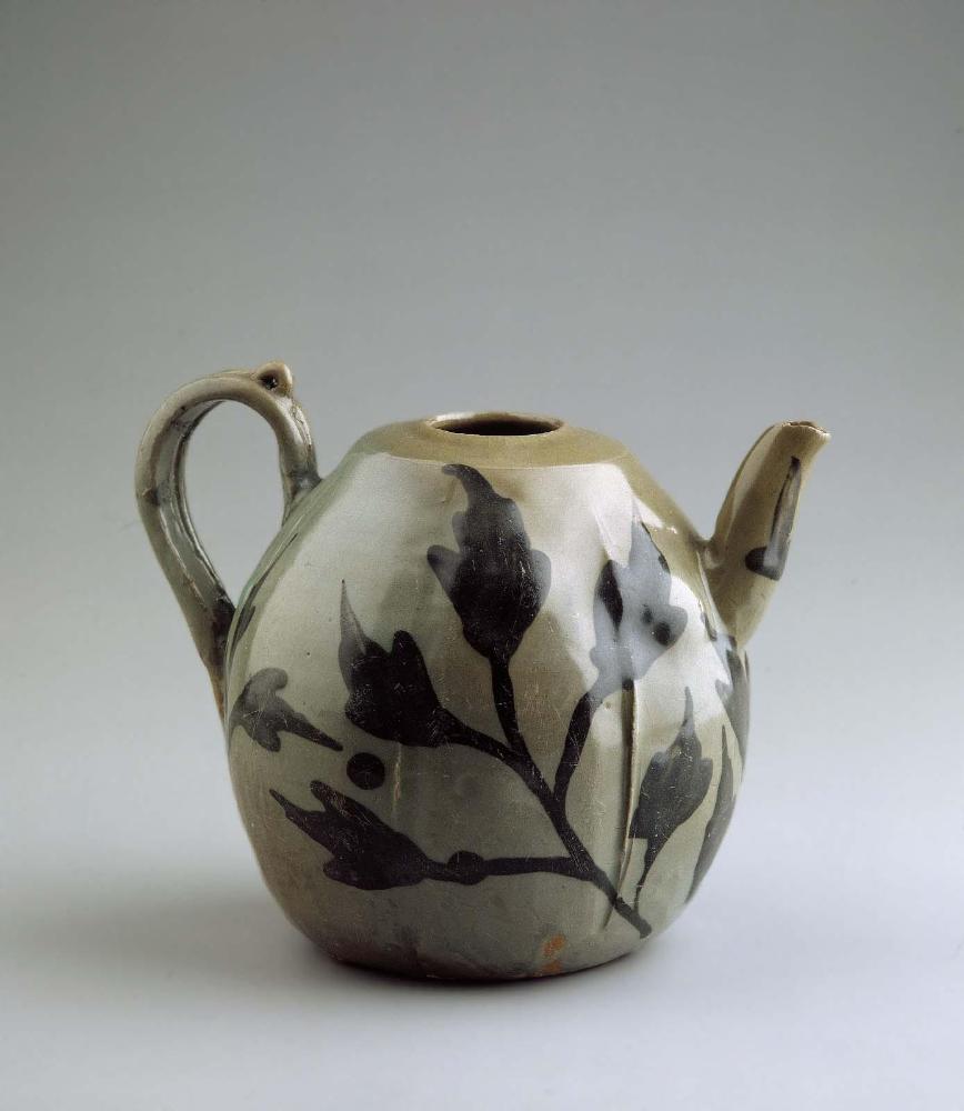 Melon-shaped ewer