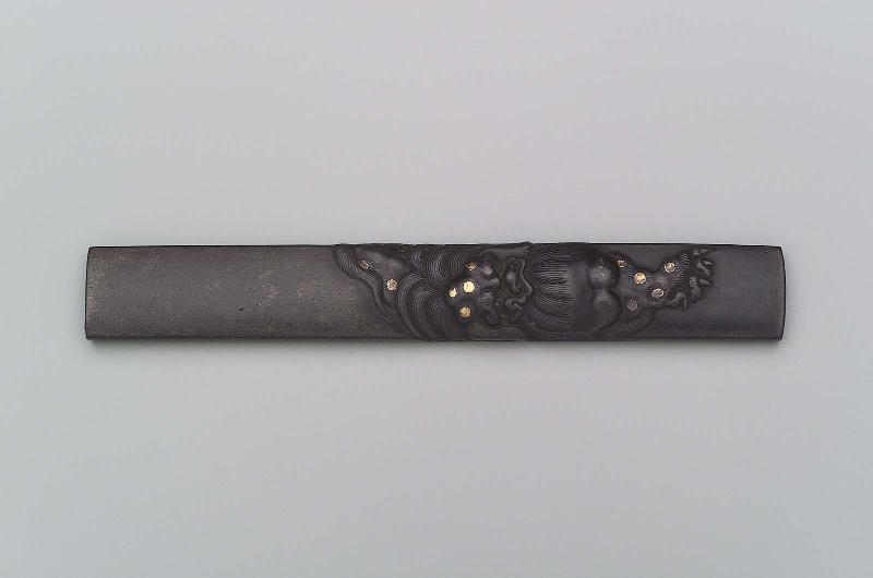 Kozuka with design of a shishi