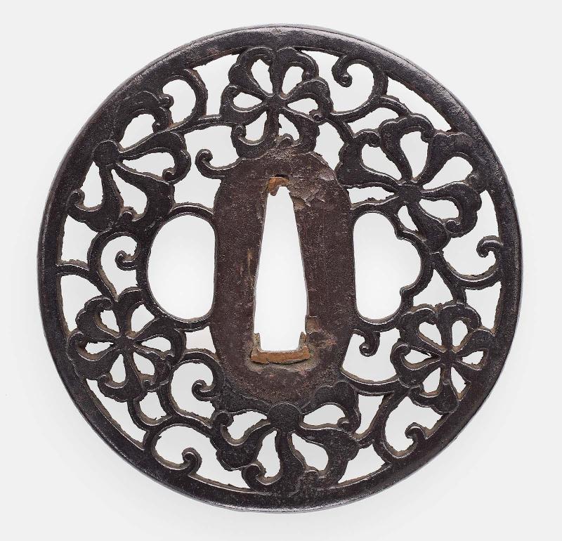 Tsuba with design of clematis