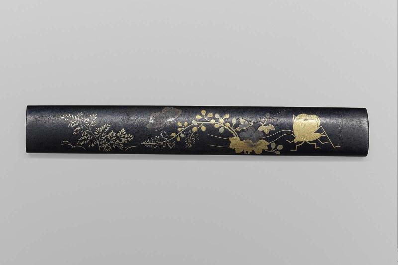 Kozuka with design of autumn grasses and insects
