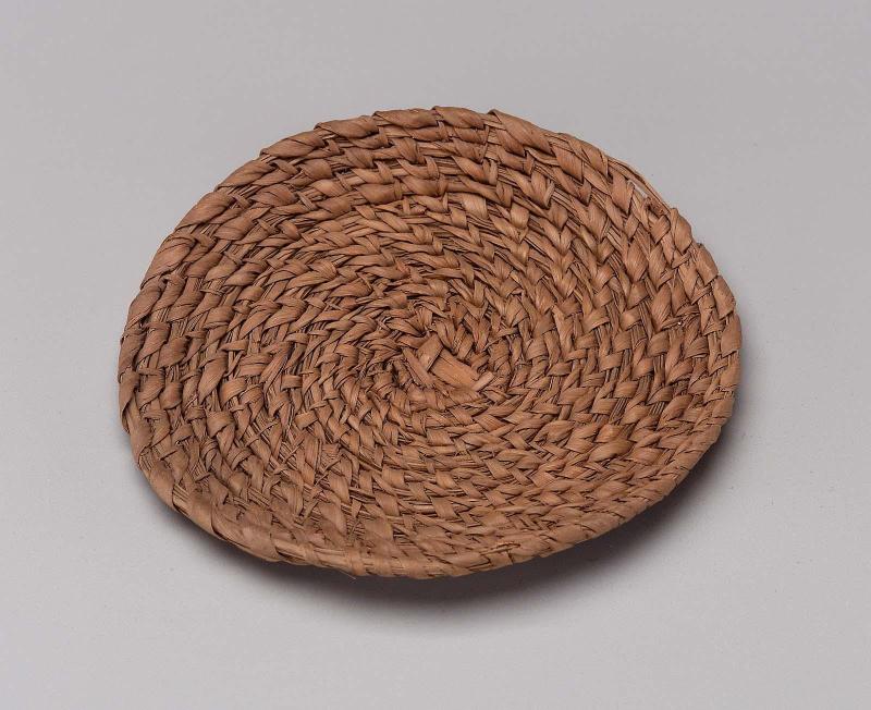 Circular basket cover or tray
