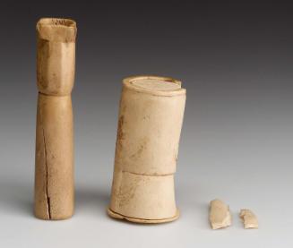 Kohl tube in the form of a column