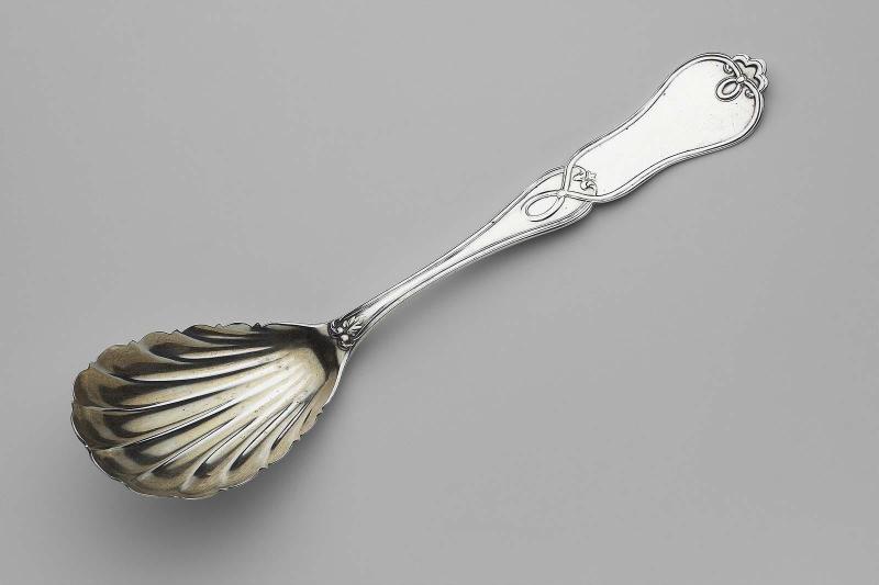 Serving spoon