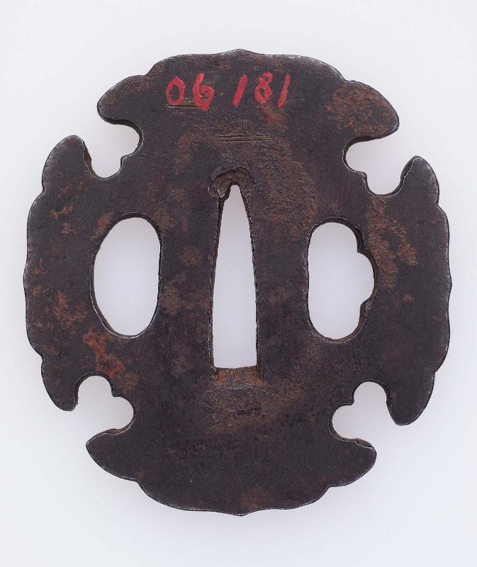 Tsuba with ogival outline