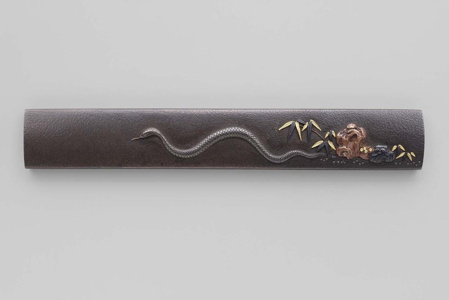 Kozuka with design of snake, rocks and grasses