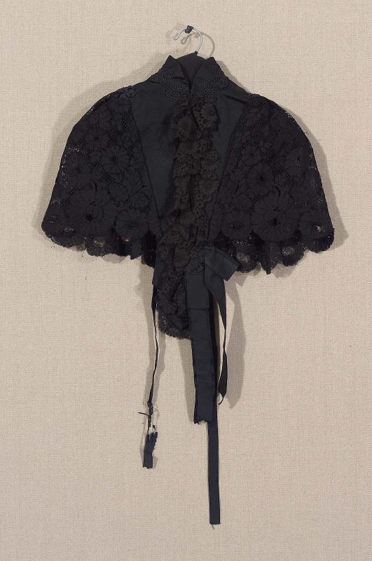 A short small cape