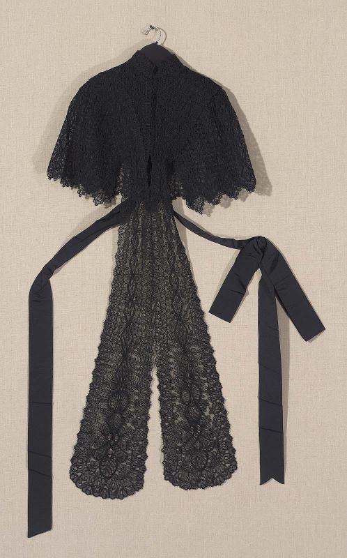 Shoulder cape
