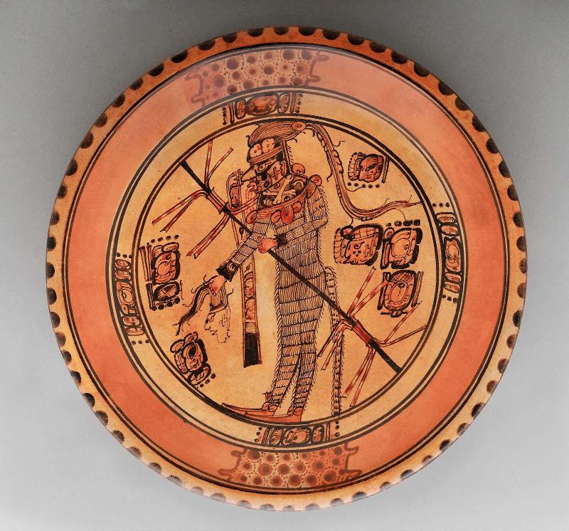 Tripod plate with rattle feet