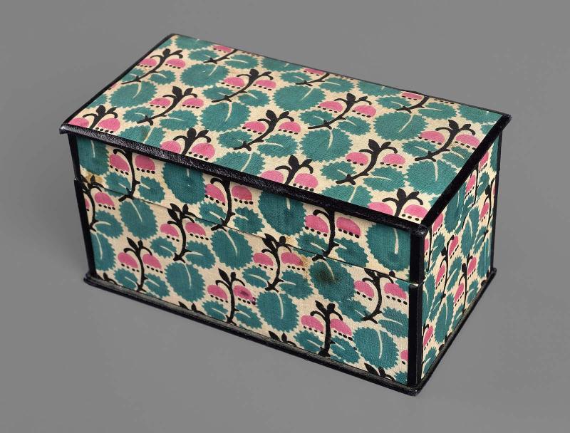 Box covered in silk: Flamingo