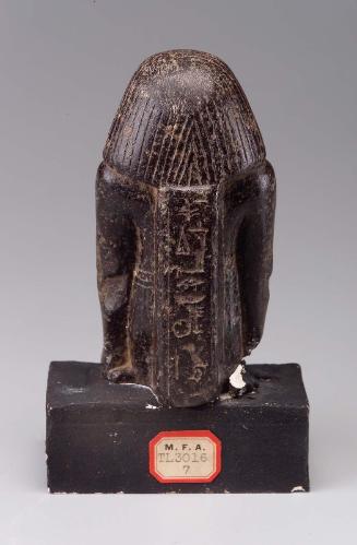 Upper body fragment of a male granite statue