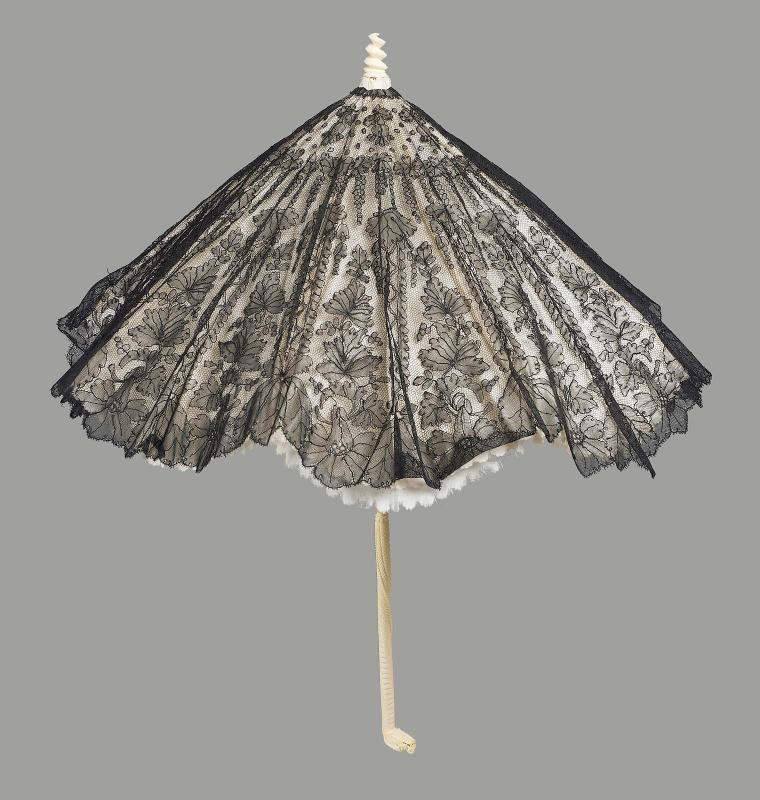 Small folding parasol of black bobbin lace
