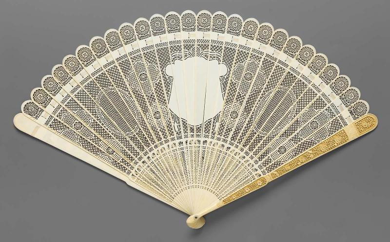 Brisé fan