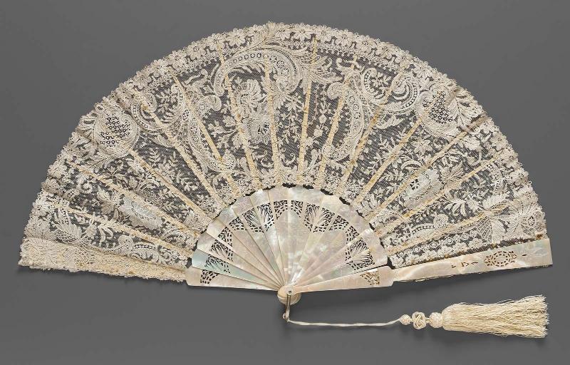 Fan with Belgian point and bobbin lace