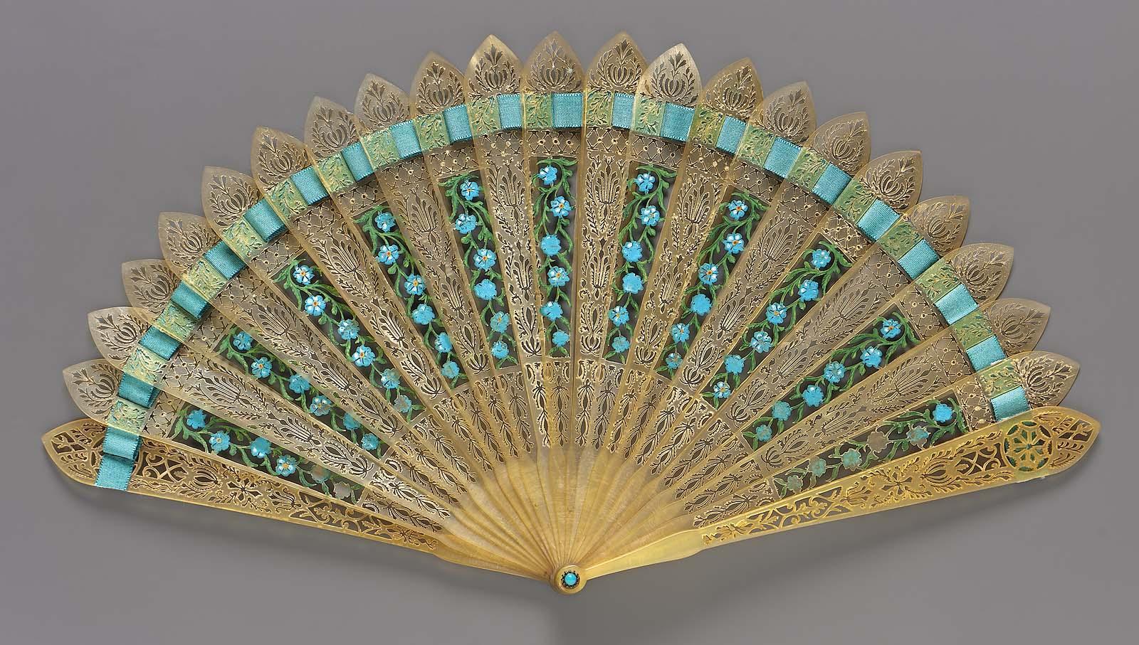 Brisé minuet fan with blue silk