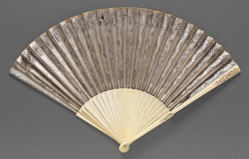 Fan, cut or découpé