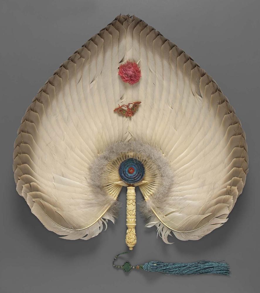 Rigid fan (pien mien) (one of a pair)