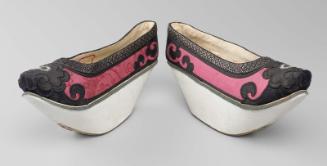 Woman's shoes (xie)