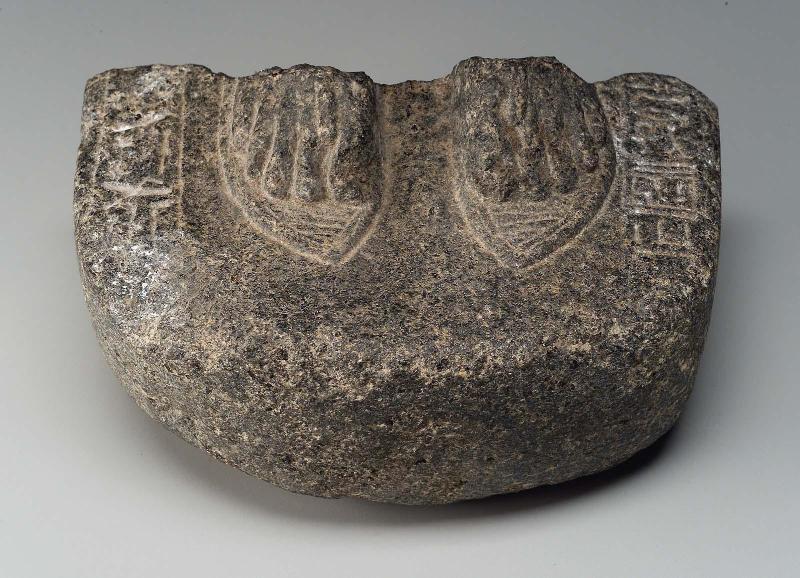 Base fragment of a statuette (showing feet)