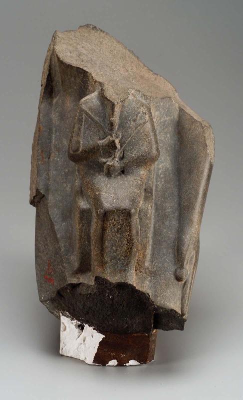 Fragment of a kneeling statuette
