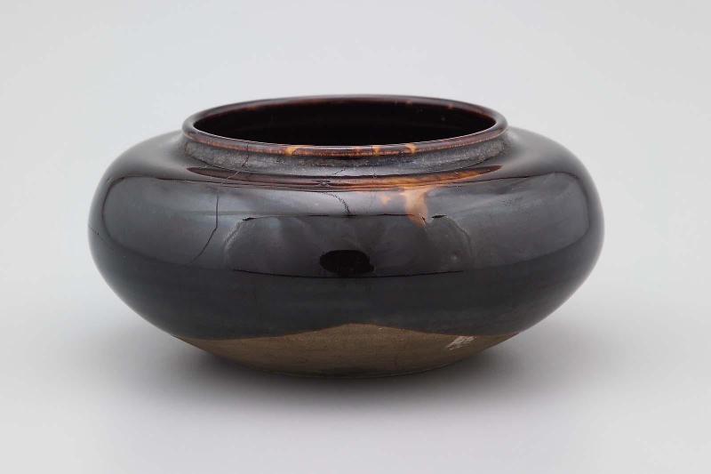 Flattened tea jar