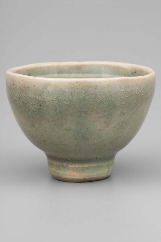 Teacup with a design of crab