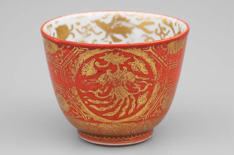 Teacup with the design of phoenix
