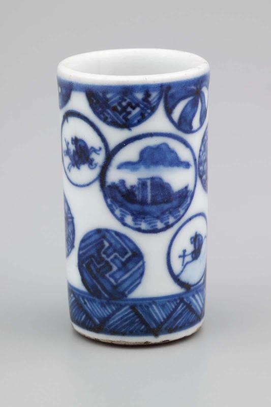Tea cloth holder