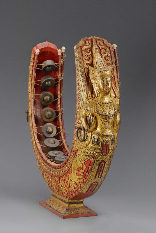 Upright gong circle (khong mon lek)