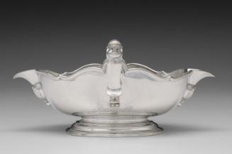 Double-lipped sauceboat