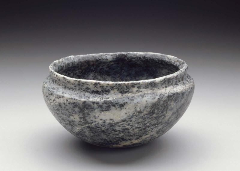 Bowl with re-curved rim