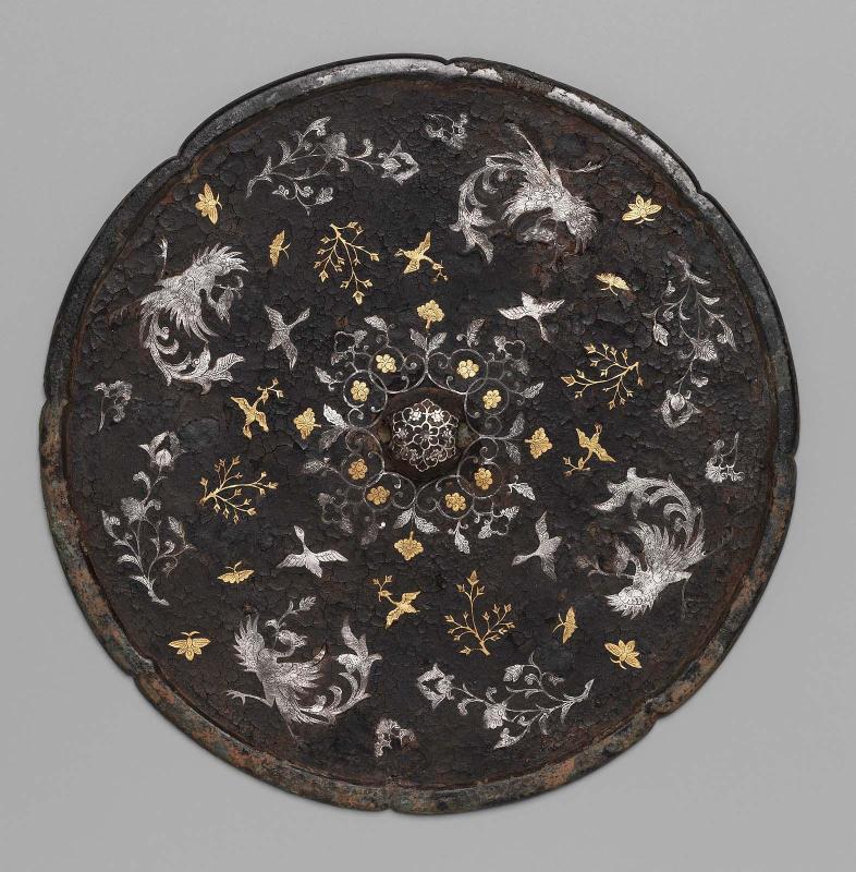 Eight-lobed mirror