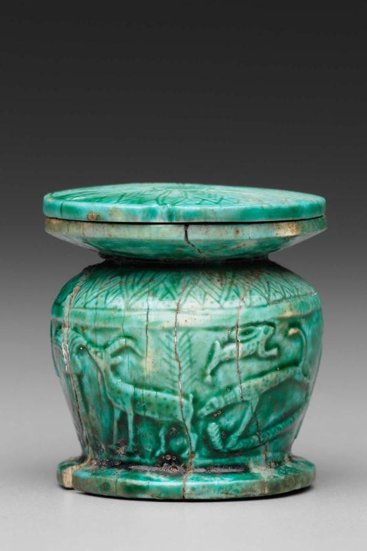 Kohl jar with lid