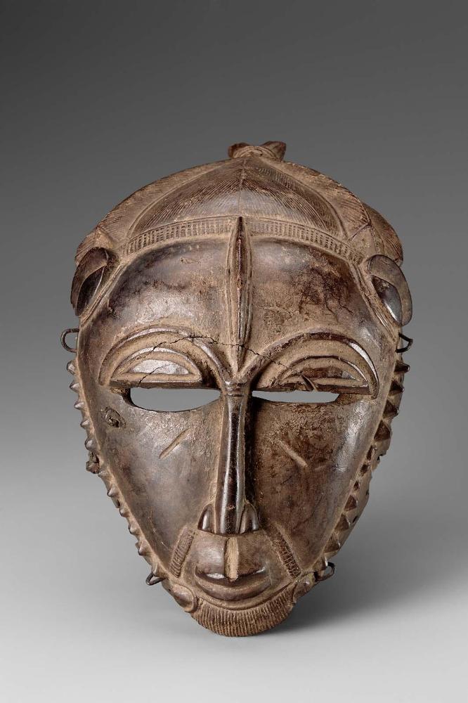 Imitation of a Baule Face Mask