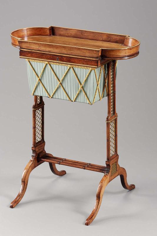 'Pouch' table