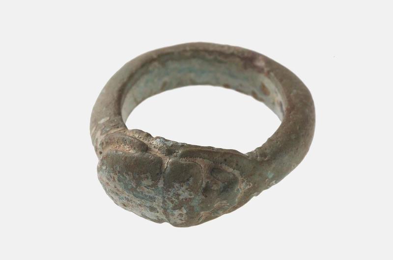 Scarab finger ring