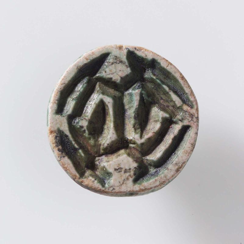 Button seal with animal motif