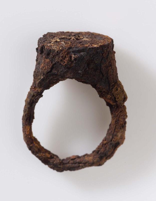 Signet ring