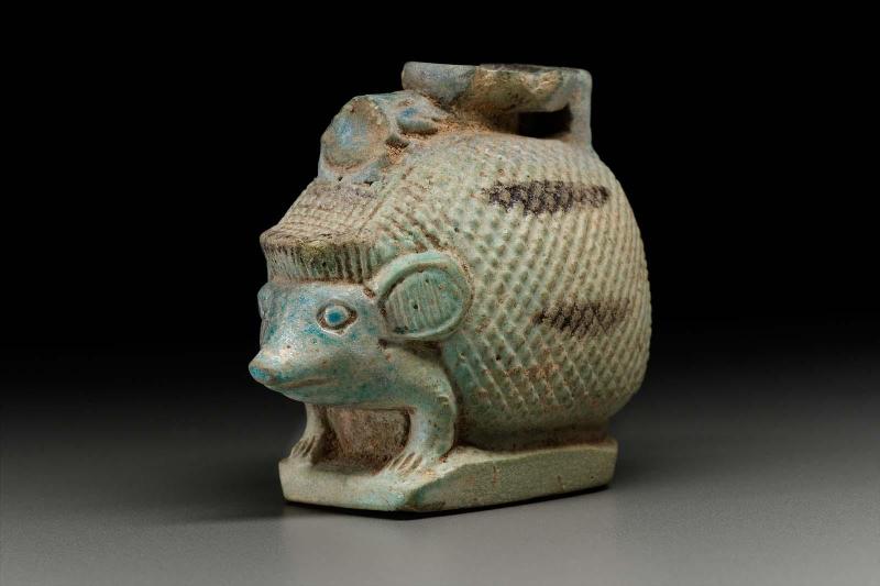 Vessel (aryballos) in the form of a hedgehog