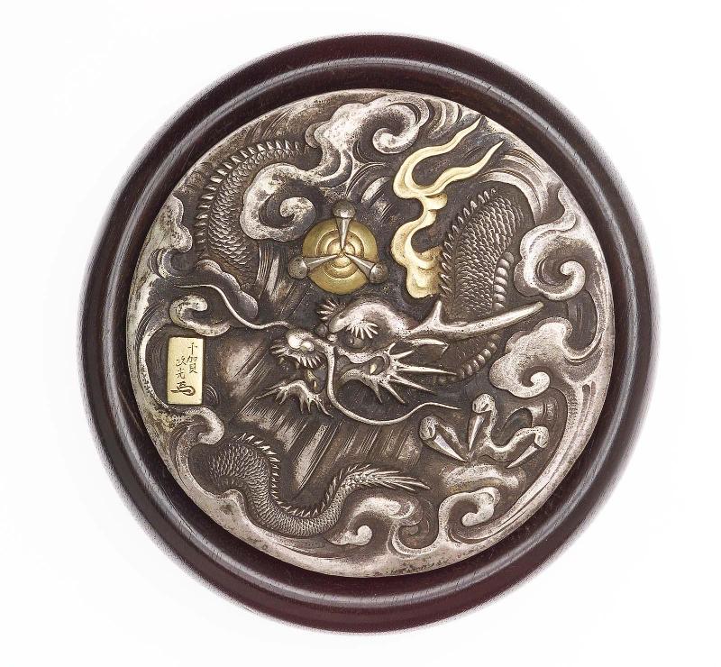 Kagami netsuke with design of dragon and jewel