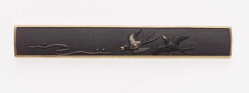 Kozuka with design of flying swallows