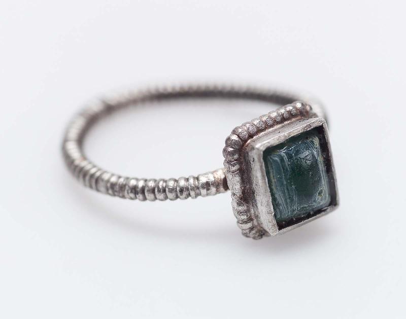 Finger ring