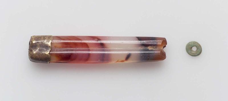 Cylindrical bead