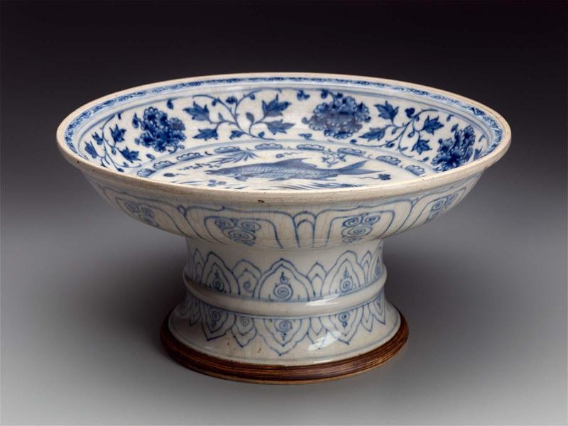 Footed plate