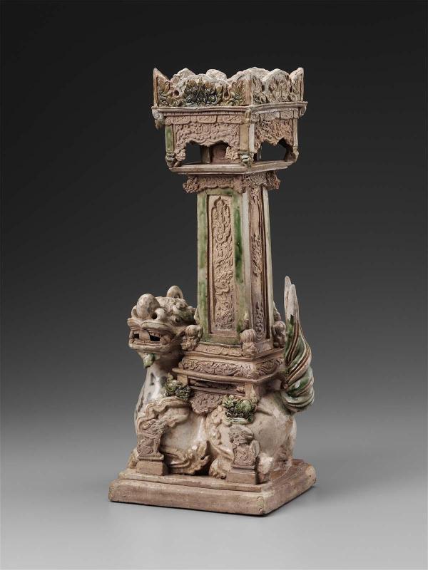 Lamp with a Nghê-shaped base