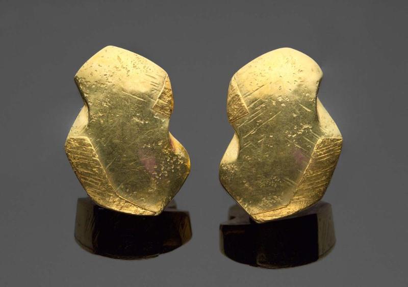 Pair of earrings