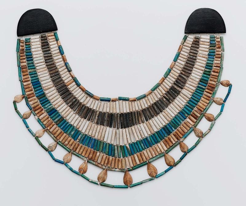 Broad collar