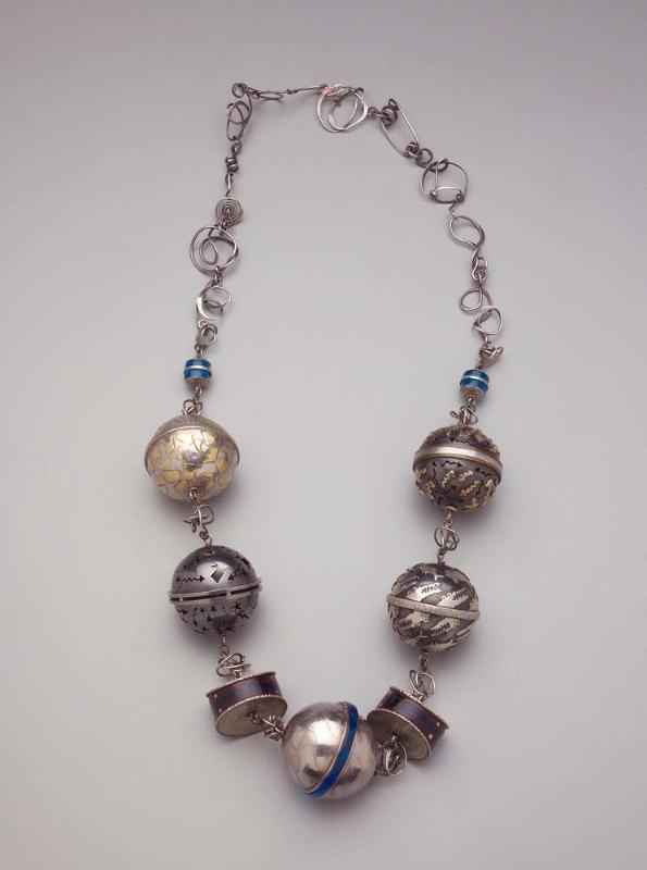 Bead necklace